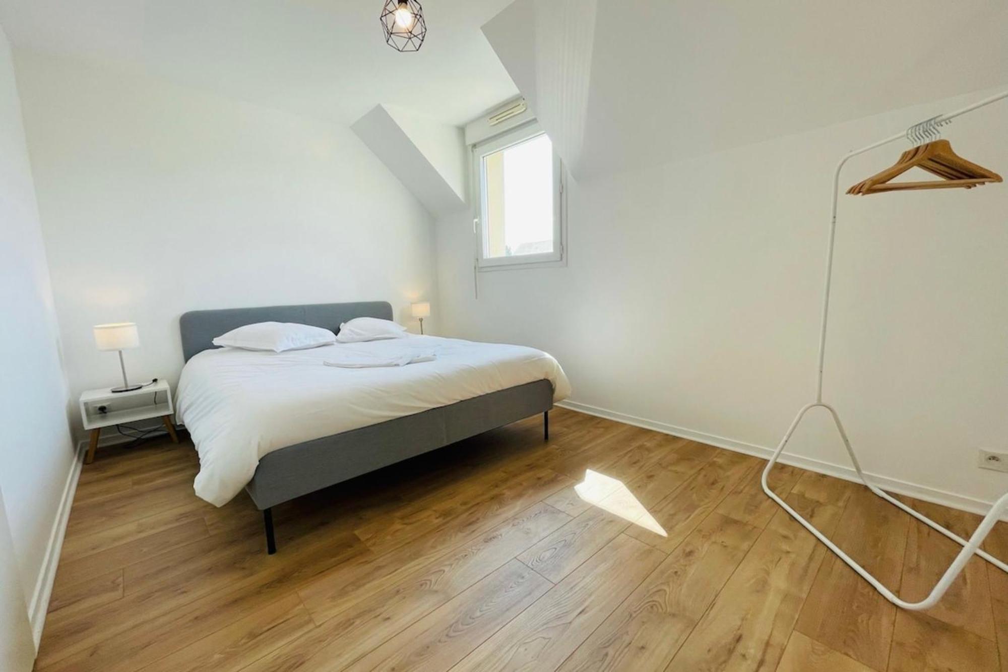 Beautiful Renovated House In A Residential Area * Veretz
