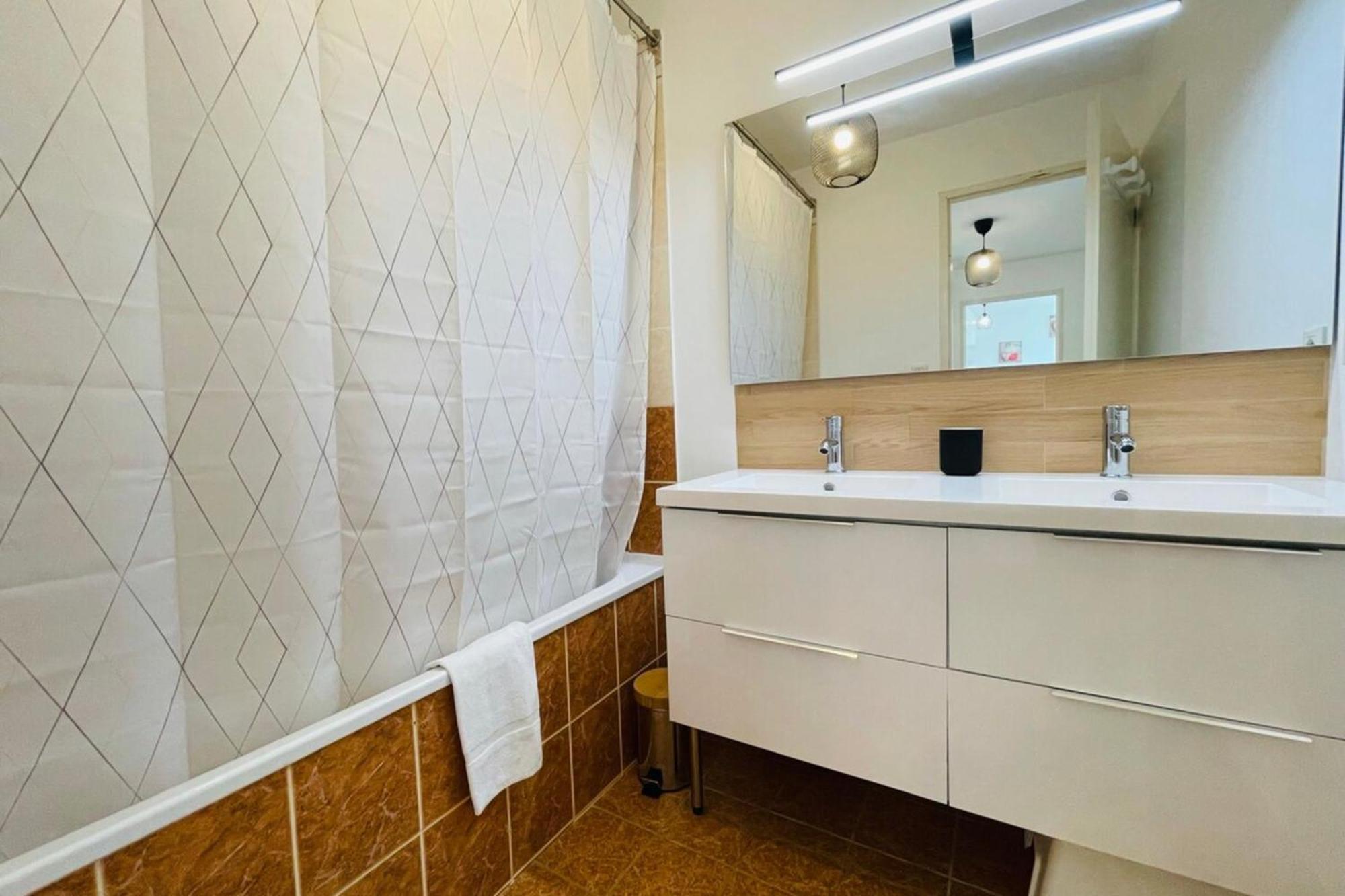 Beautiful Renovated House In A Residential Area