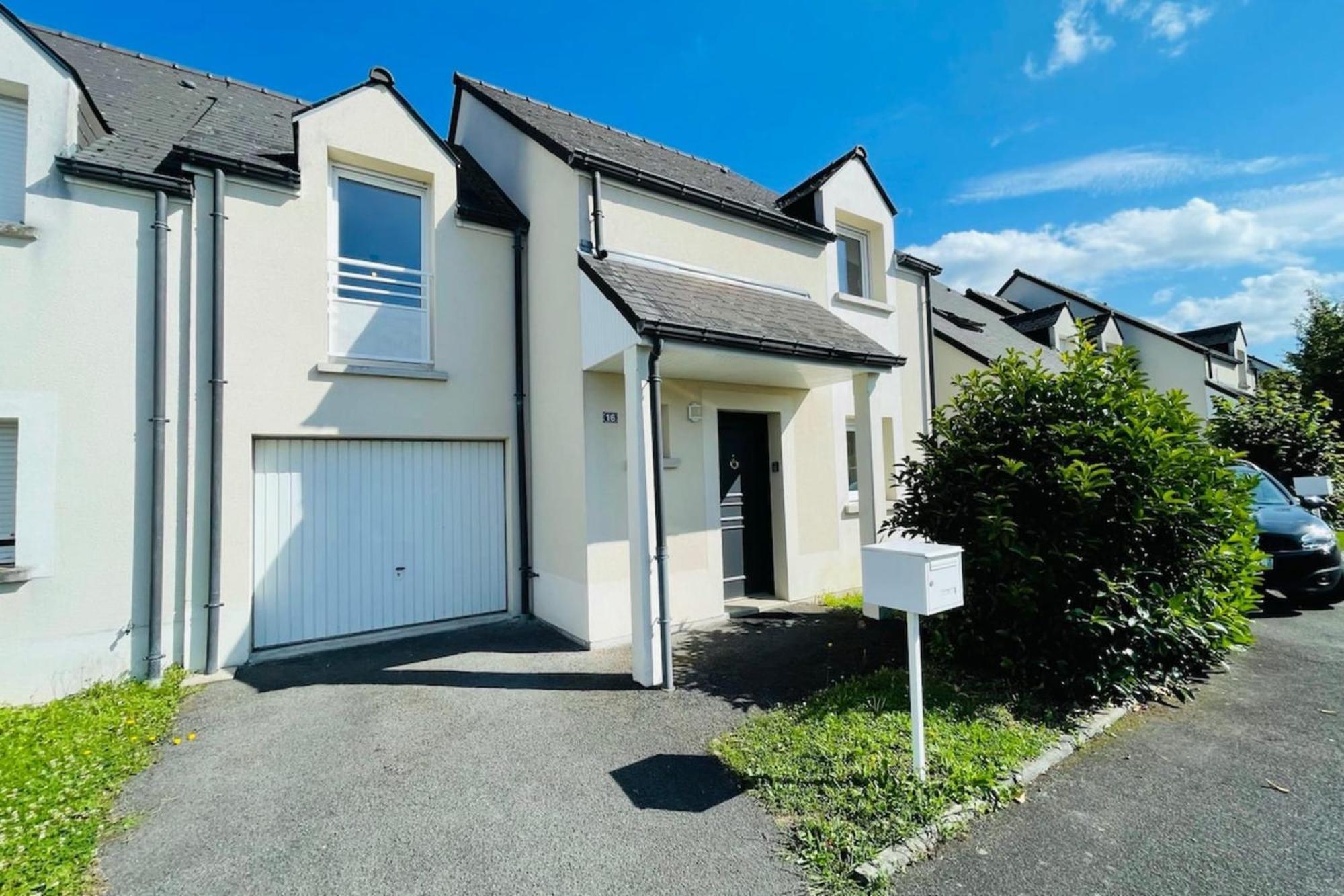 Beautiful Renovated House In A Residential Area Holiday home Veretz